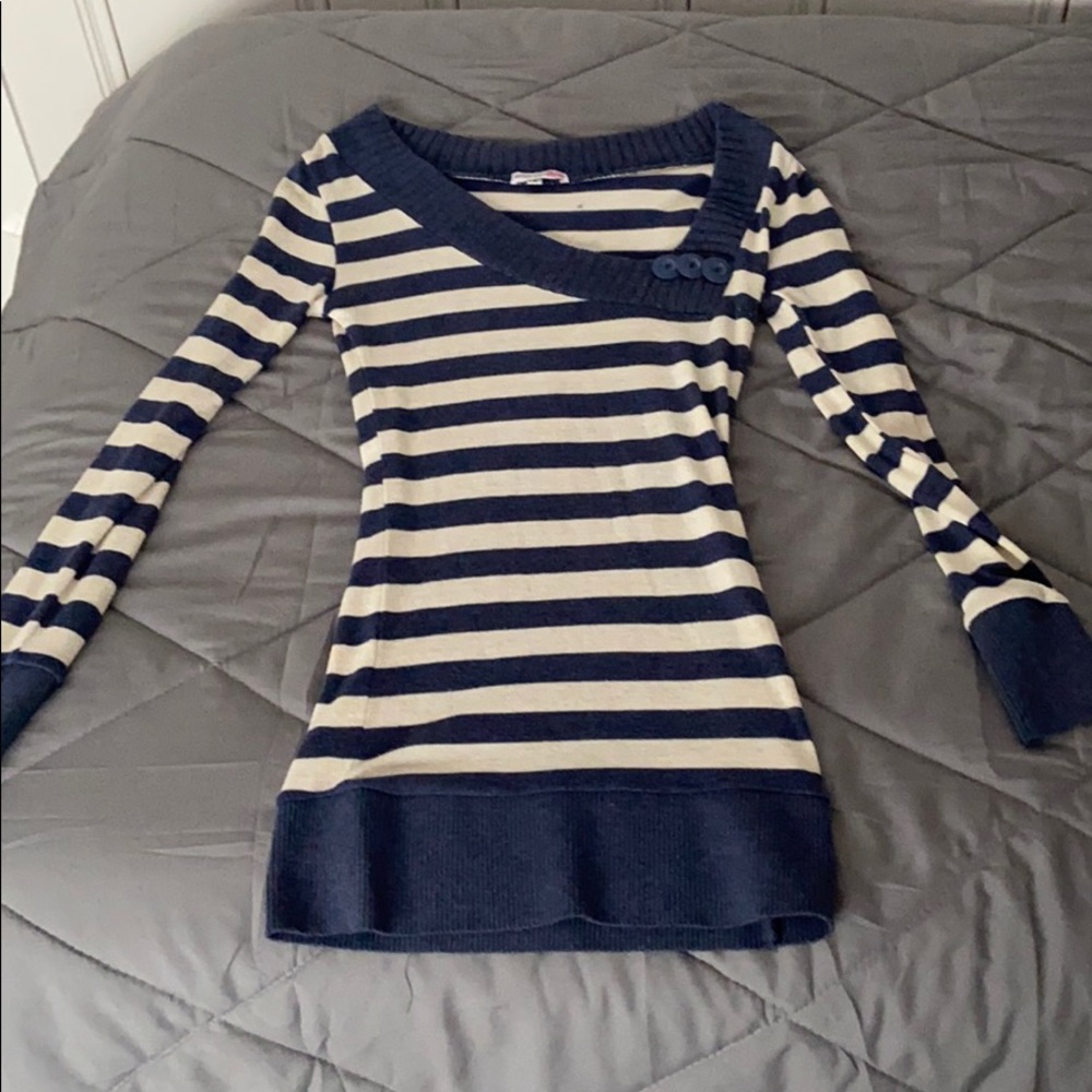 A blue and white striped shirt